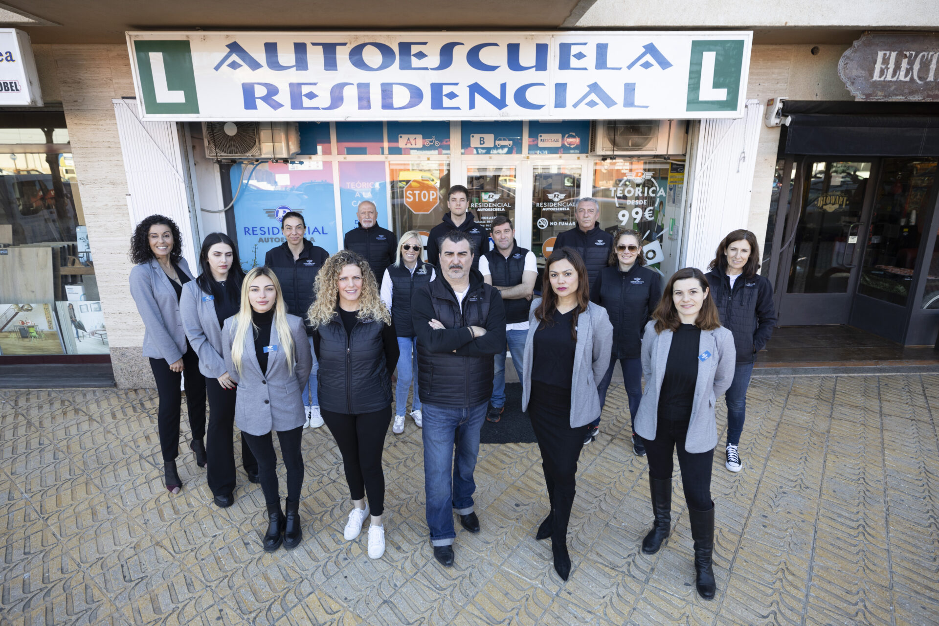 Autoescuela Residencial tiene un gran equipo de profesores de teórica y práctica y secretarias especializadas en atención al cliente y gestión de documentación. / Vicent Mari Diario de Ibiza